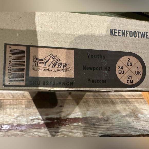 Keens Youth Unisex Sandals athletic outside pair of shoes Sz 2 - Picture 3 of 6